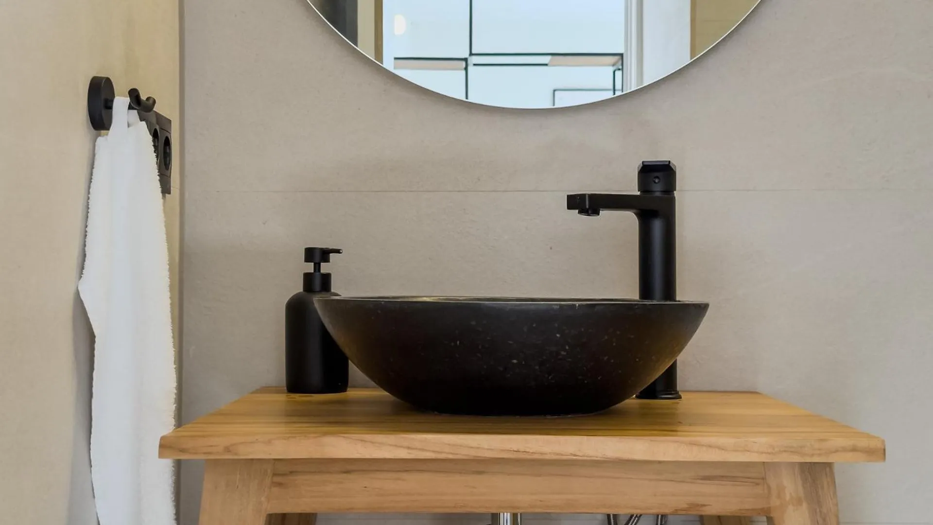 Oasis Suites Downtown Barcelona Apartment