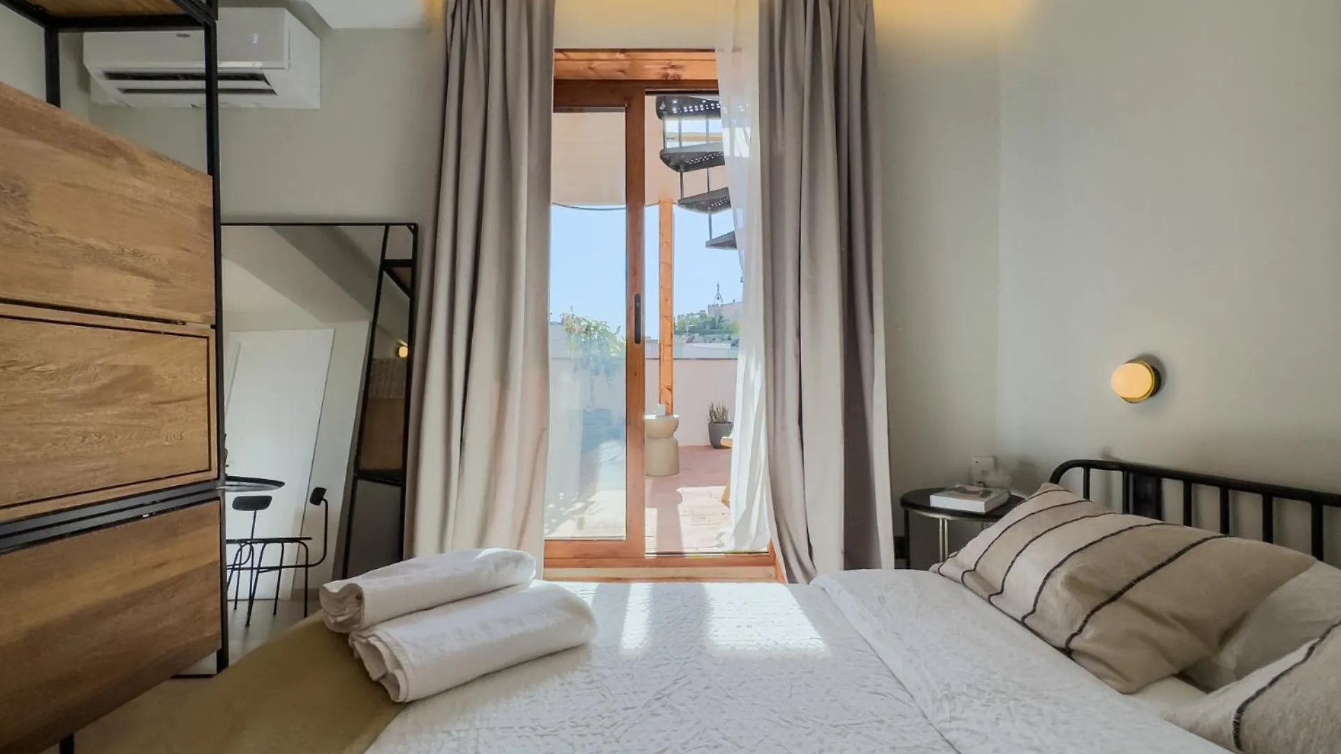 Oasis Suites Downtown Barcelona contacts