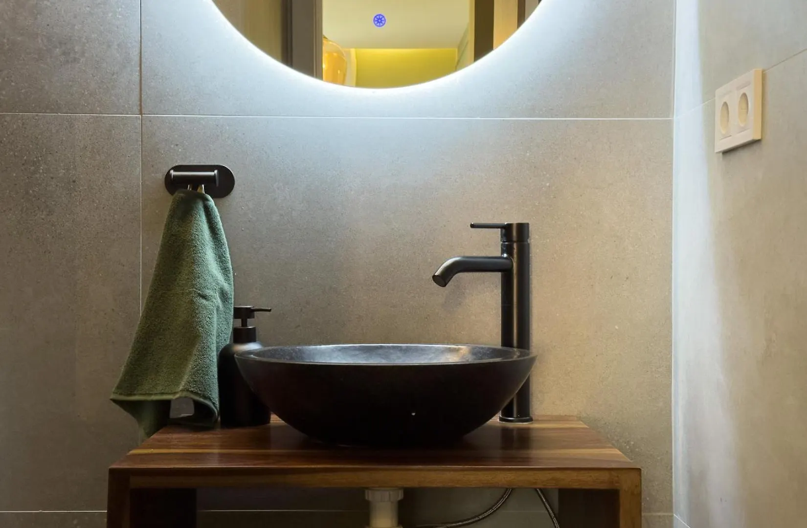 Apartment Oasis Suites Downtown Barcelona Spain